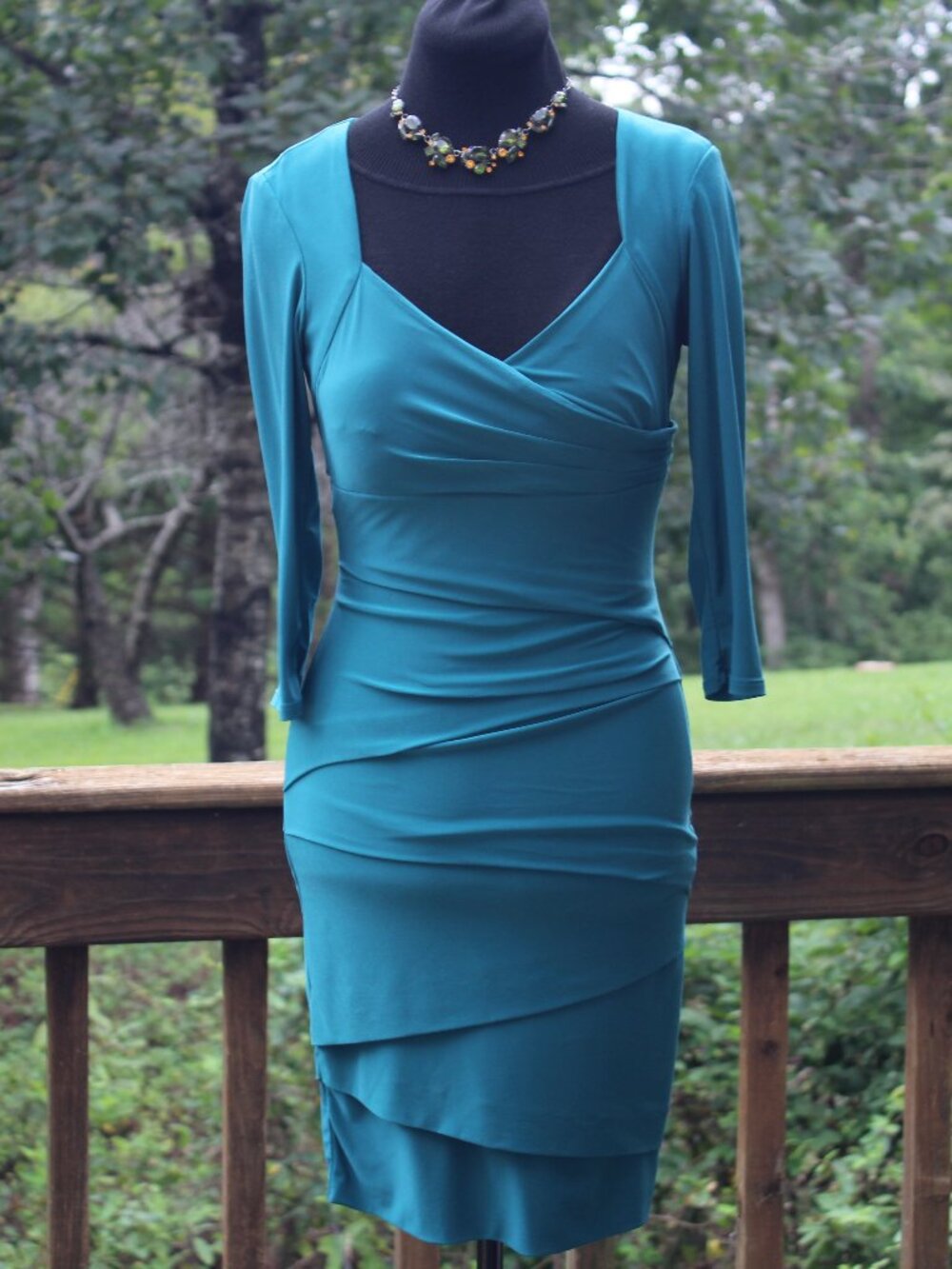 White House Black Market Stunning Jewel tone Emerald Bodycon Tiered DRESS Size 4